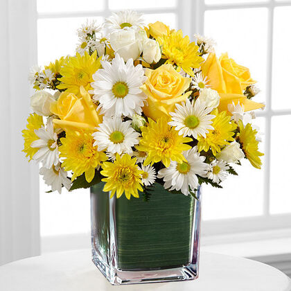 Deluxe-With 4 Roses and 3 Spray Roses