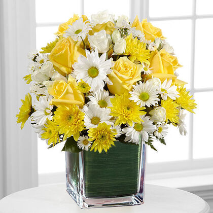Ultra Premium-With 9 Roses and 5 Spray Roses.